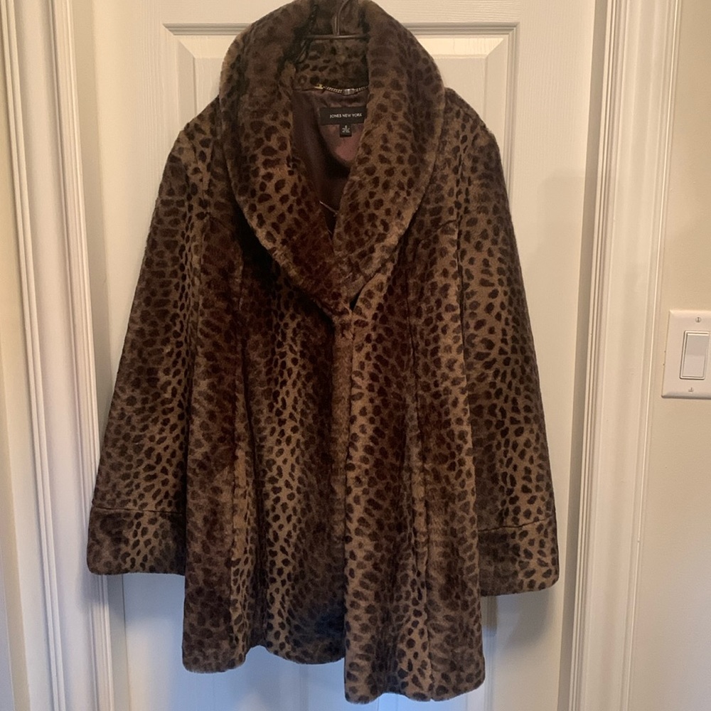 JONES NEW YORK leopard print faux fur swing jacket